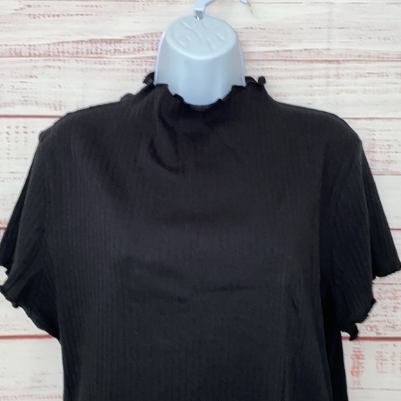SHEIN black mock neck raw edge crop top plus size: 4 XL - Picture 2 of 5
